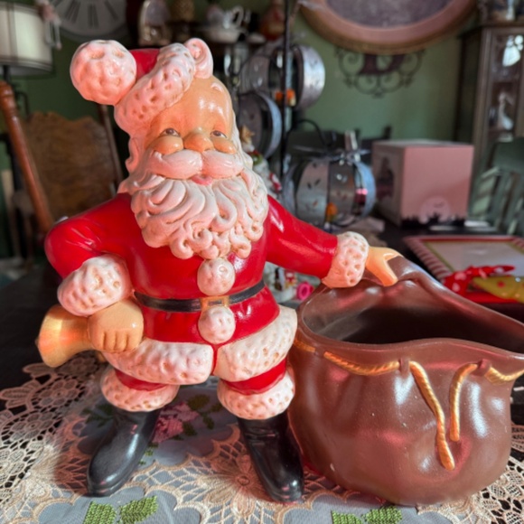 Vintage ceramic Santa figurine planter - Picture 3 of 8